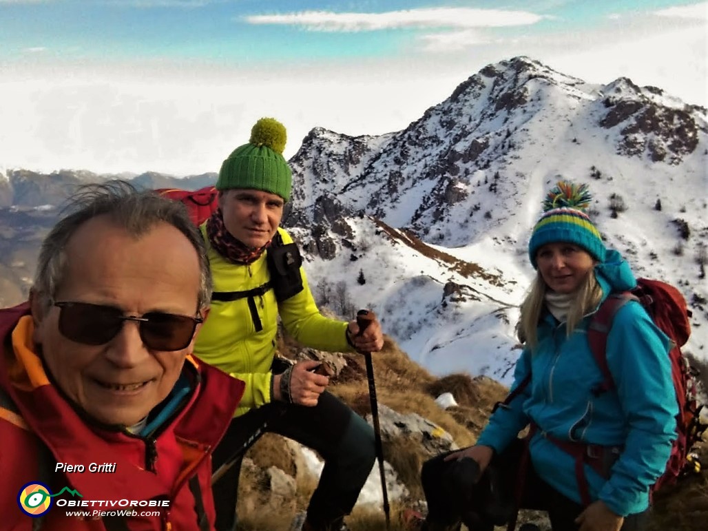 81 Vista in Cancervo, salito dal Canalino dei sassi ad est, disceso verso il Passo di Grialeggio innevato  a nord.jpg